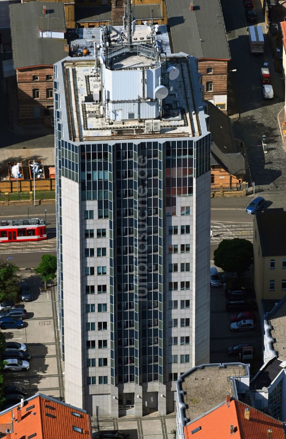 Halle (Saale) von oben - Büro- und Unternehmensverwaltungs- Hochhaus- Gebäude Halle Tower in Halle (Saale) im Bundesland Sachsen-Anhalt, Deutschland