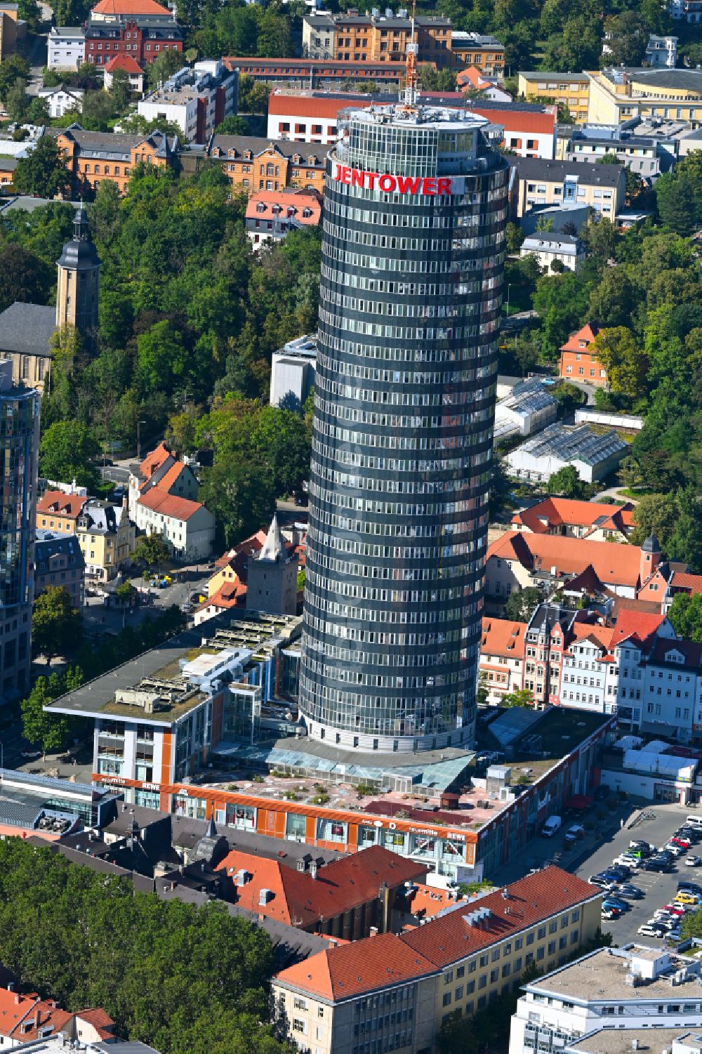 Jena von oben - Büro- und Unternehmensverwaltungs- Hochhaus- Gebäude Jentower am Leutragraben in Jena im Bundesland Thüringen, Deutschland