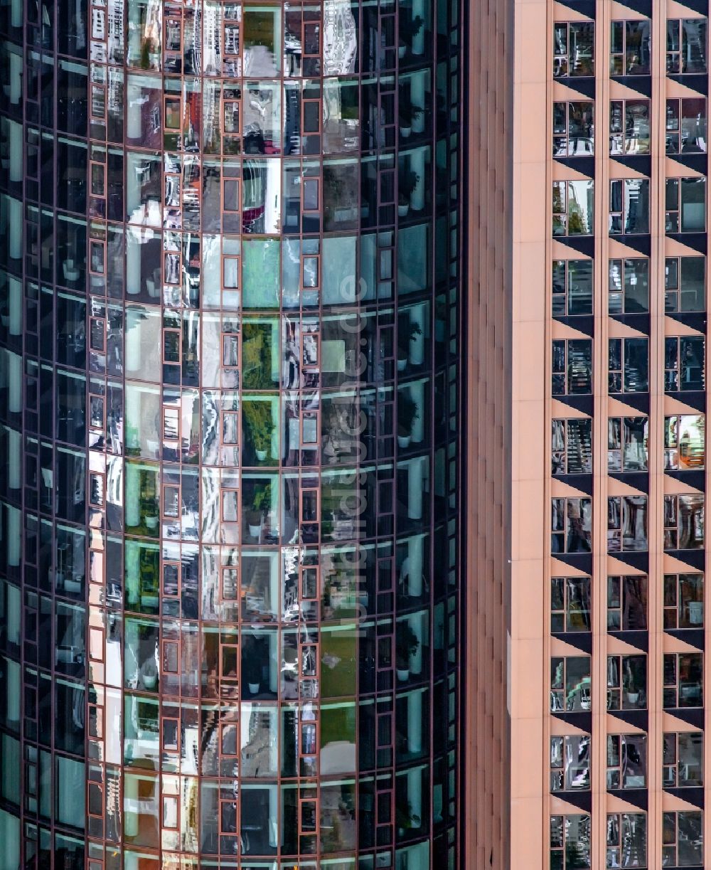 Luftbild Frankfurt am Main - Büro- und Unternehmensverwaltungs- Hochhaus- Gebäude Messeturm in Frankfurt am Main im Bundesland Hessen, Deutschland