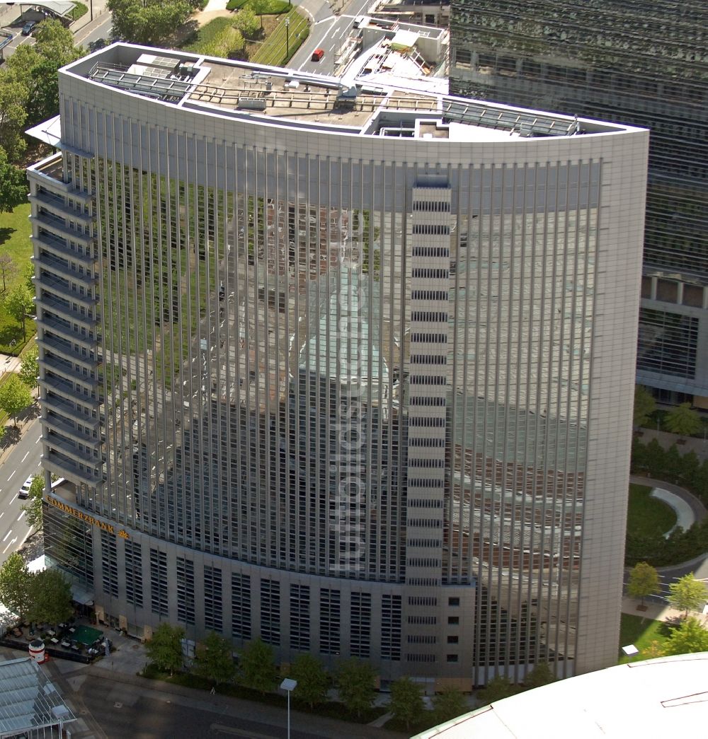 Frankfurt am Main von oben - Büro- und Unternehmensverwaltungs- Hochhaus- Gebäude Pollux in Frankfurt am Main im Bundesland Hessen, Deutschland