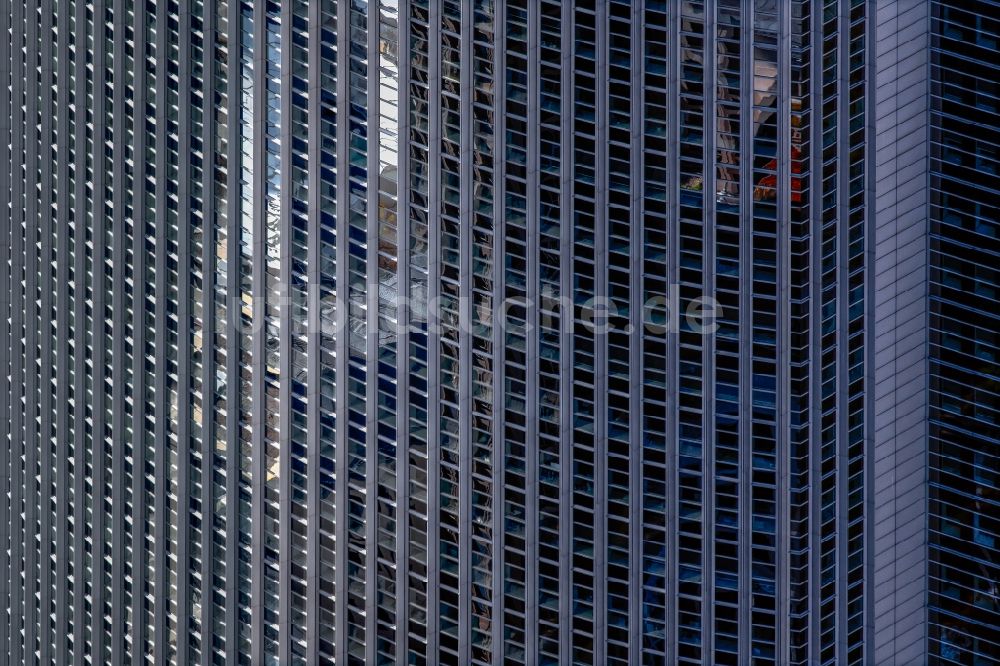 Frankfurt am Main von oben - Büro- und Unternehmensverwaltungs- Hochhaus- Gebäude Pollux in Frankfurt am Main im Bundesland Hessen, Deutschland