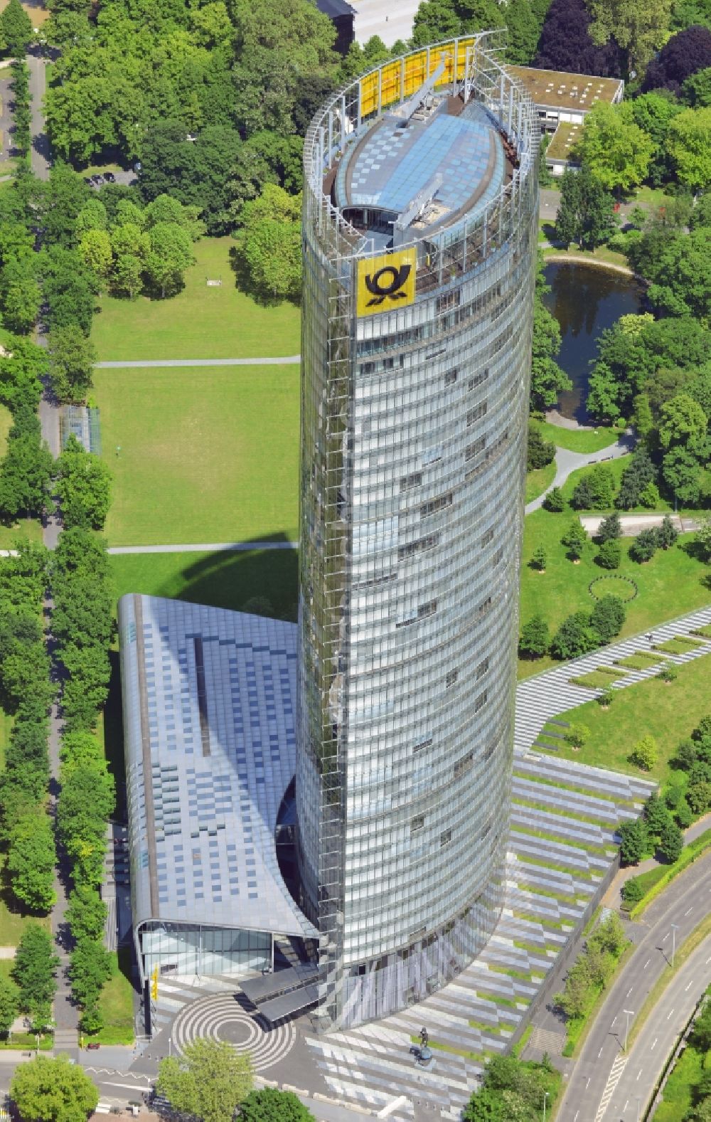 Luftaufnahme Bonn - Büro- und Unternehmensverwaltungs- Hochhaus- Gebäude Post Tower in Bonn im Bundesland Nordrhein-Westfalen, Deutschland