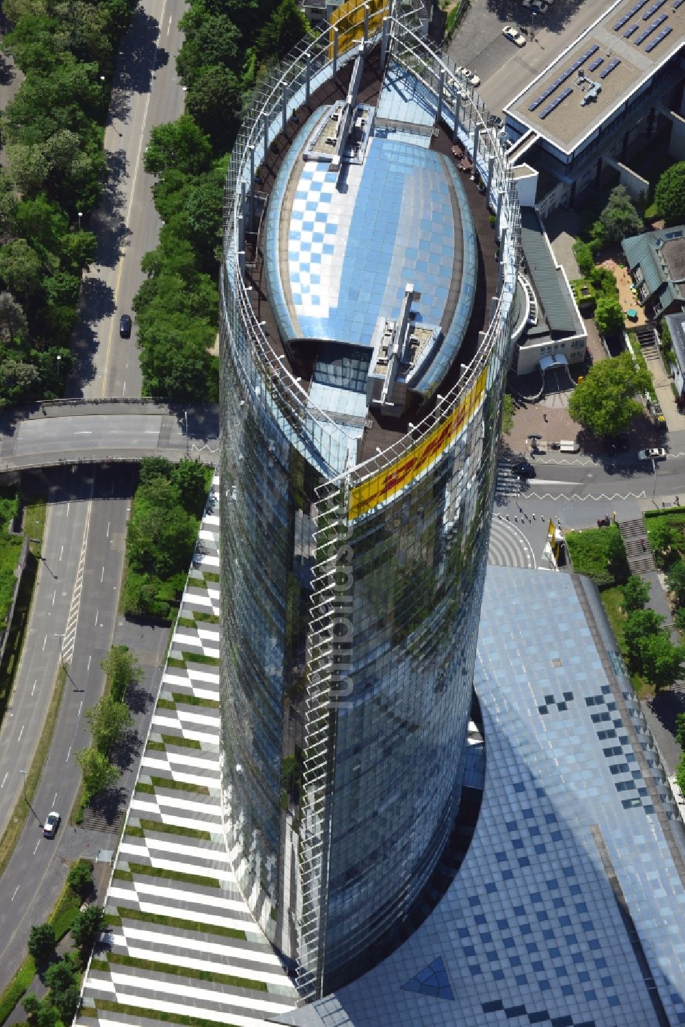 Luftbild Bonn - Büro- und Unternehmensverwaltungs- Hochhaus- Gebäude Post Tower in Bonn im Bundesland Nordrhein-Westfalen, Deutschland