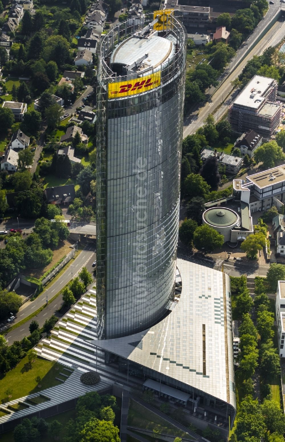 Bonn von oben - Büro- und Unternehmensverwaltungs- Hochhaus- Gebäude Post Tower in Bonn im Bundesland Nordrhein-Westfalen, Deutschland