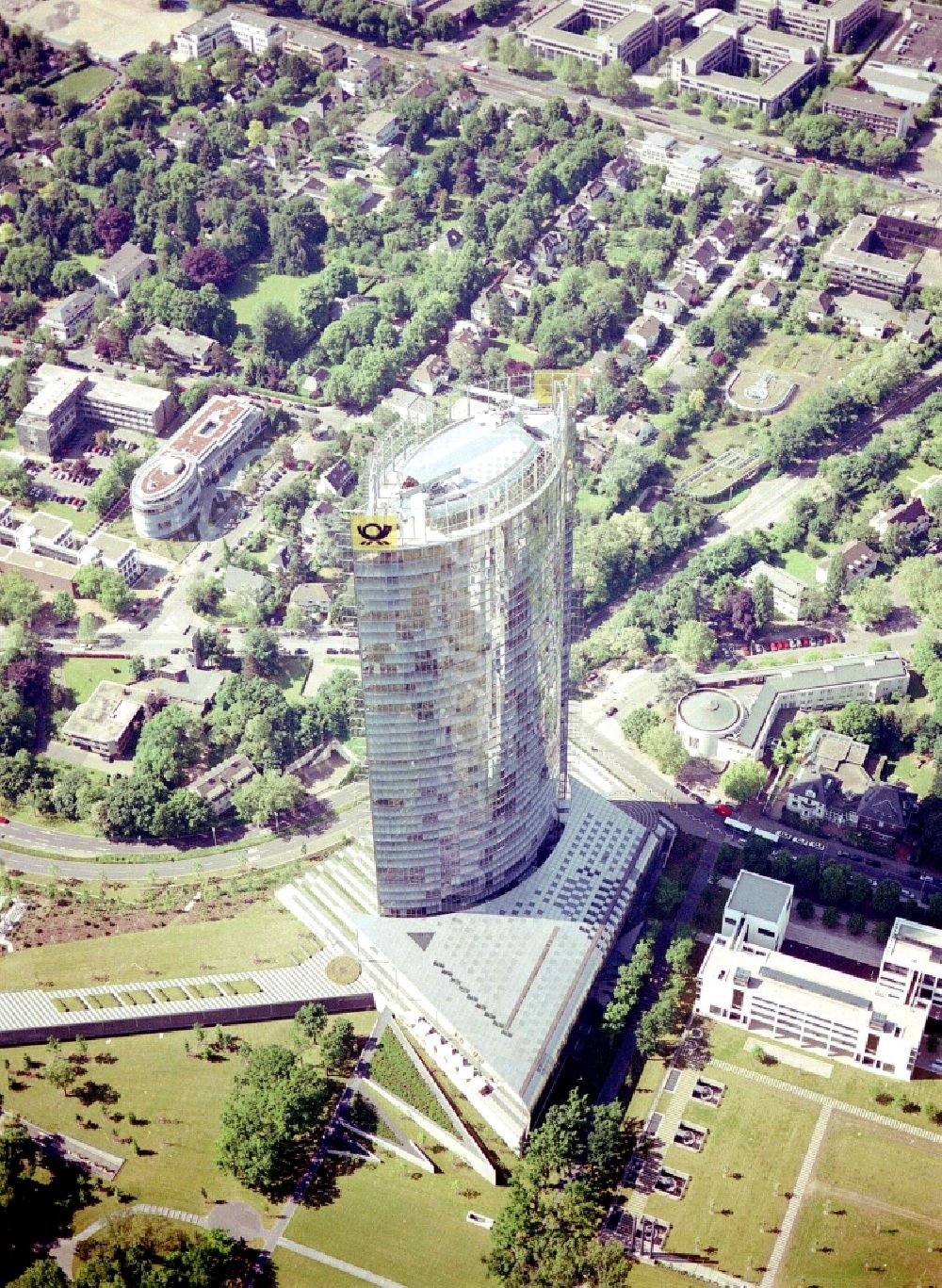 Luftaufnahme Bonn - Büro- und Unternehmensverwaltungs- Hochhaus- Gebäude Post Tower in Bonn im Bundesland Nordrhein-Westfalen, Deutschland