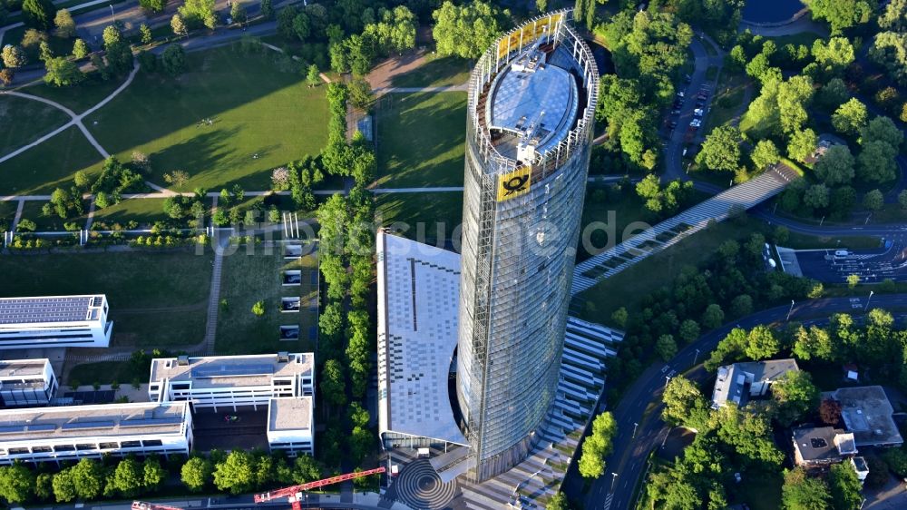 Bonn aus der Vogelperspektive: Büro- und Unternehmensverwaltungs- Hochhaus- Gebäude Post Tower in Bonn im Bundesland Nordrhein-Westfalen, Deutschland