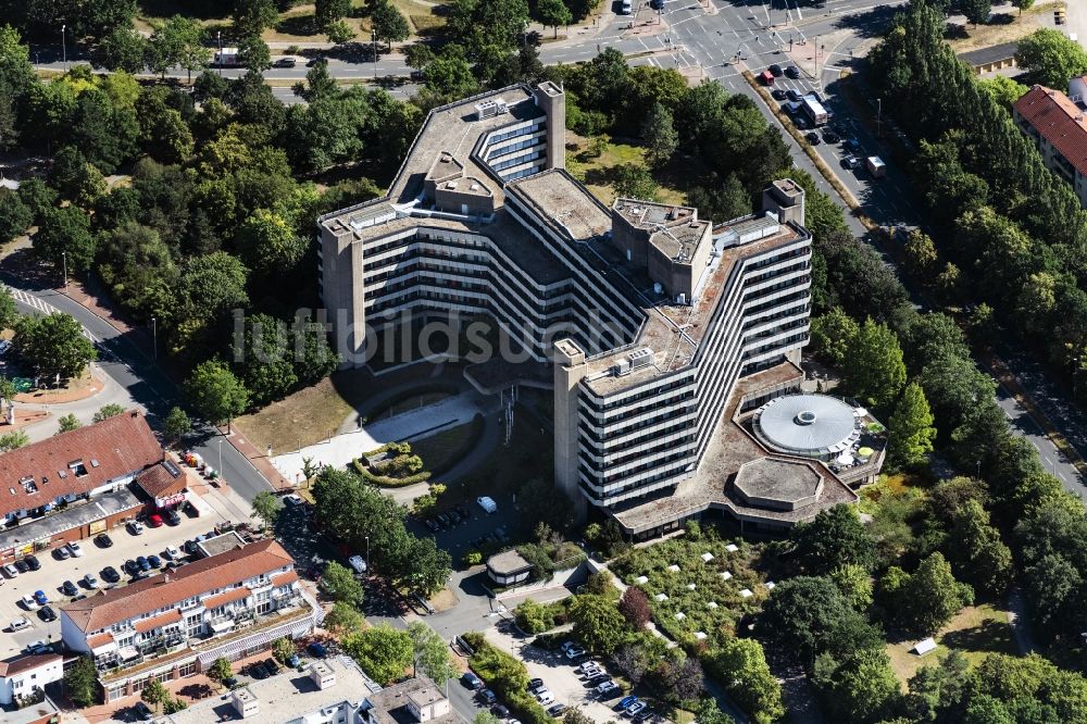 Hannover aus der Vogelperspektive: Büro- und Unternehmensverwaltungs- Hochhaus- Gebäude von Preussenelektra GmbH in Hannover im Bundesland Niedersachsen, Deutschland