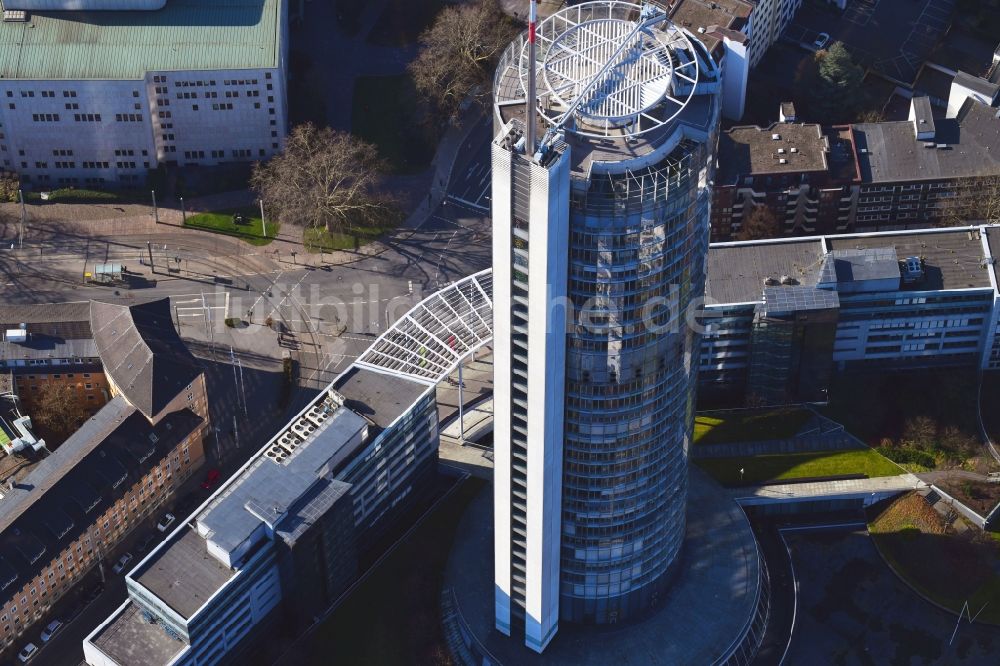 Luftbild Essen - Büro- und Unternehmensverwaltungs- Hochhaus- Gebäude RWE - Turm im Ortsteil Südviertel in Essen im Bundesland Nordrhein-Westfalen, Deutschland