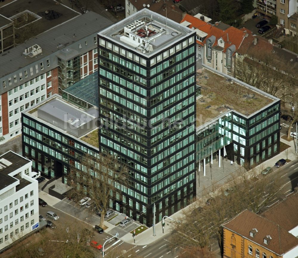 Bochum aus der Vogelperspektive: Büro- und Unternehmensverwaltungs- Hochhaus- Gebäude Stadtwerke Bochum GmbH in Bochum im Bundesland Nordrhein-Westfalen, Deutschland