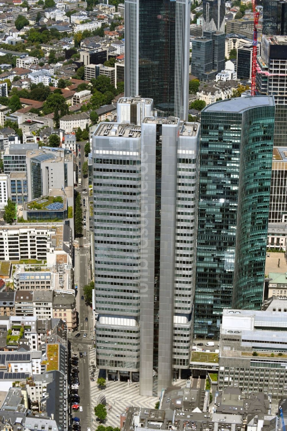 Luftbild Frankfurt am Main - Büro- und Unternehmensverwaltungs- Hochhaus- Gebäude der DB Systel GmbH in Frankfurt am Main im Bundesland Hessen, Deutschland