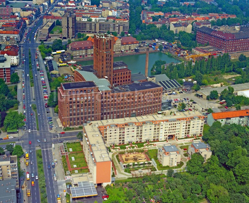 Luftbild Berlin - Büro- und Unternehmensverwaltungs- Hochhaus- Gebäude Ullsteinhaus im Ortsteil Tempelhof in Berlin, Deutschland