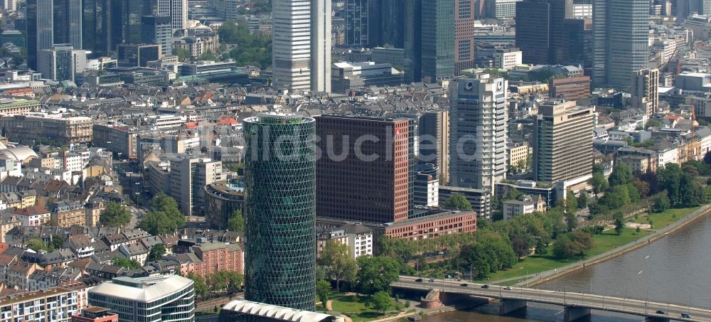 Frankfurt am Main aus der Vogelperspektive: Büro- und Unternehmensverwaltungs- Hochhaus- Gebäude Westhafen Tower in Frankfurt am Main im Bundesland Hessen, Deutschland