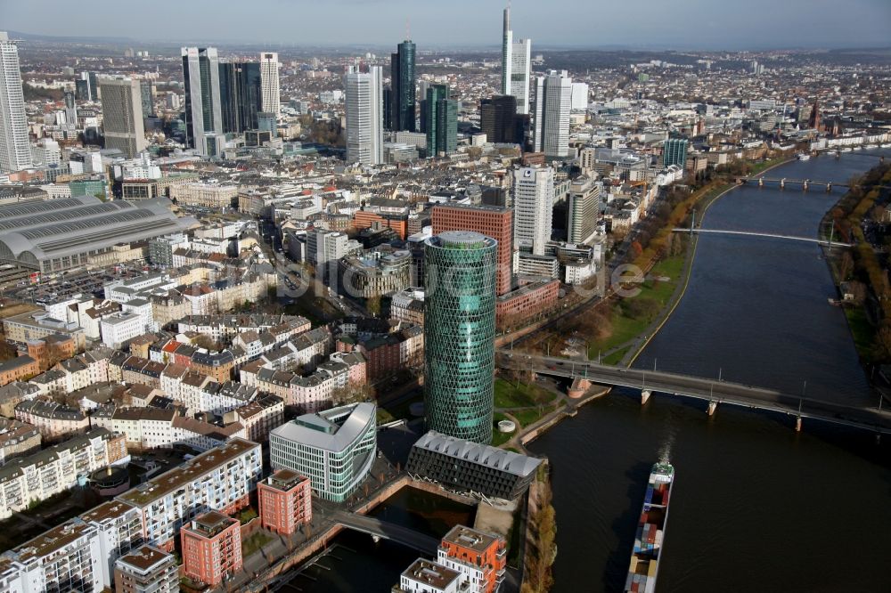 Frankfurt am Main aus der Vogelperspektive: Büro- und Unternehmensverwaltungs- Hochhaus- Gebäude Westhafen Tower in Frankfurt am Main im Bundesland Hessen, Deutschland