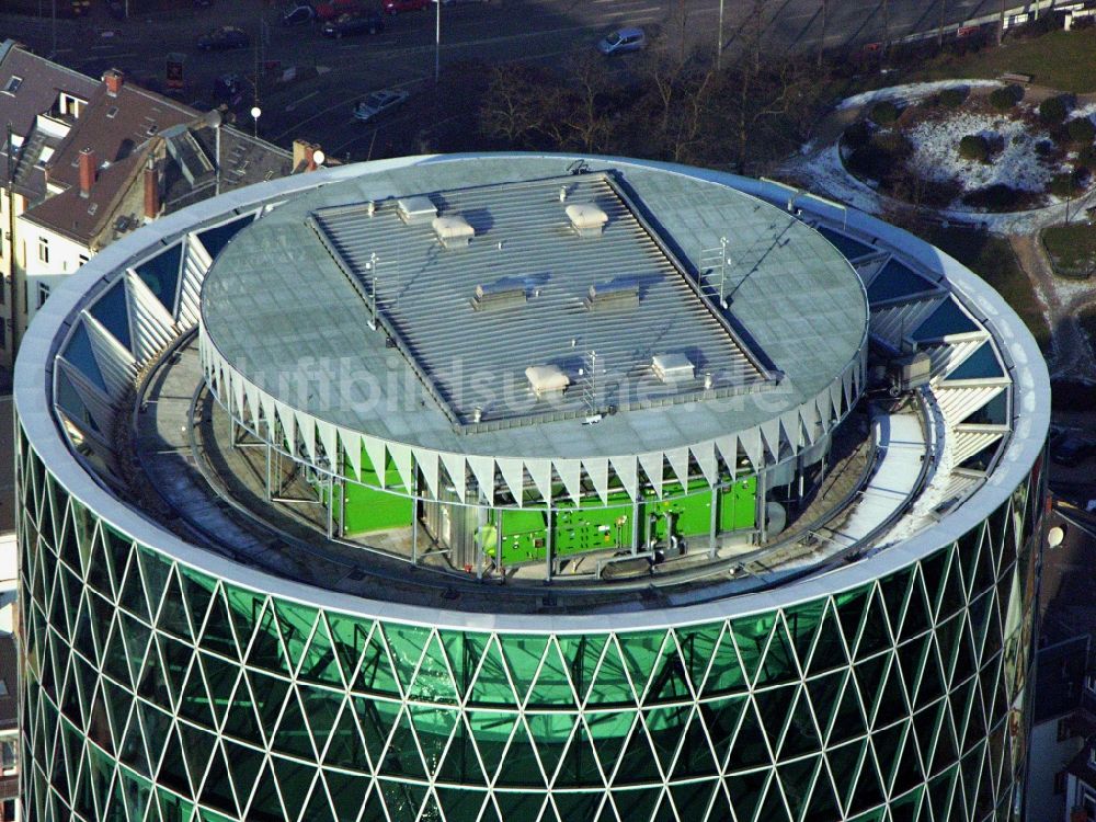 Luftaufnahme Frankfurt am Main - Büro- und Unternehmensverwaltungs- Hochhaus- Gebäude Westhafen Tower in Frankfurt am Main im Bundesland Hessen, Deutschland