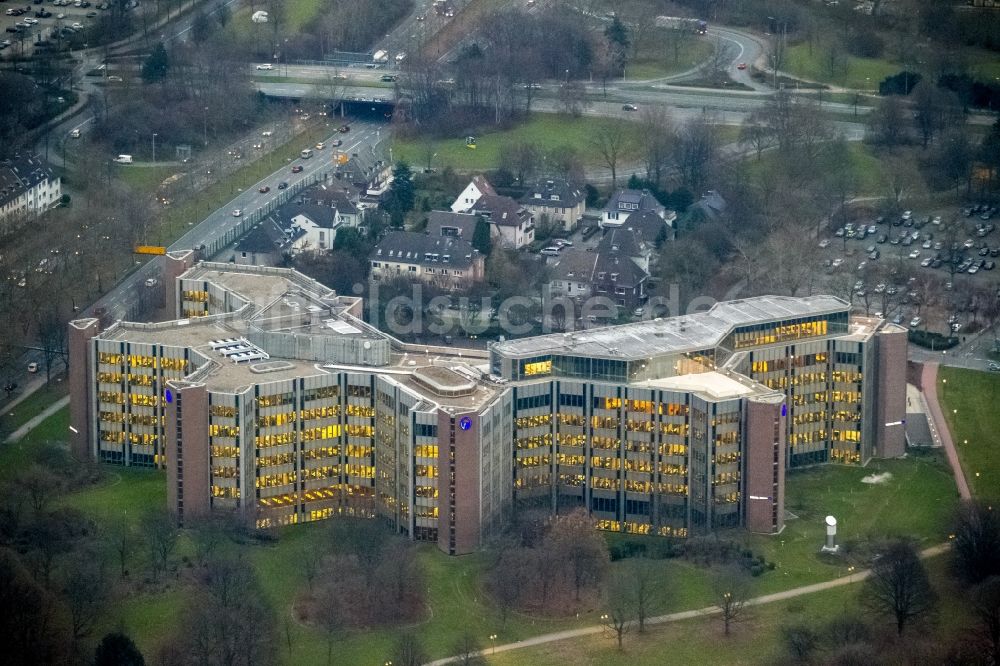 Dortmund aus der Vogelperspektive: Büro- und Verwaltungsgebäude der Versicherungsgesellschaft Signal Iduna Dortmund im Bundesland Nordrhein-Westfalen NRW