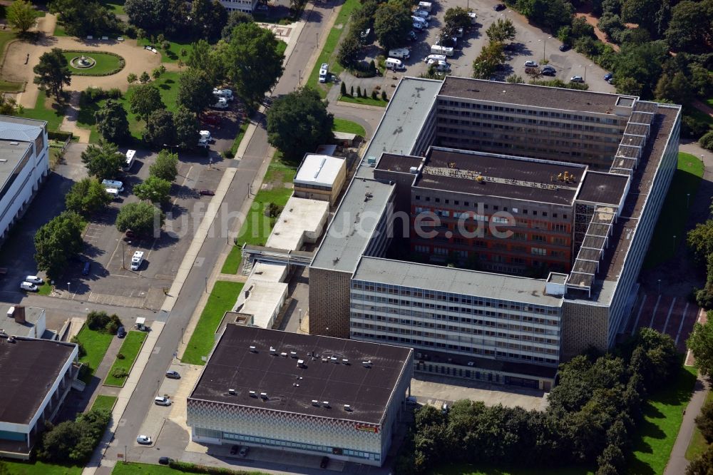 Dresden von oben - Büro- und Wirtschafts- Gebäude in der Zinzendorfstraße in Dresden in Sachsen