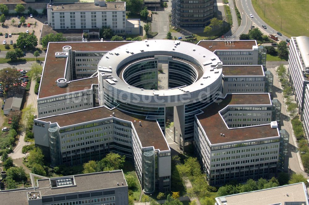 Offenbach am Main von oben - Bürogebaude des Geschaftshauses Omegahaus in Offenbach am Main im Bundesland Hessen, Deutschland