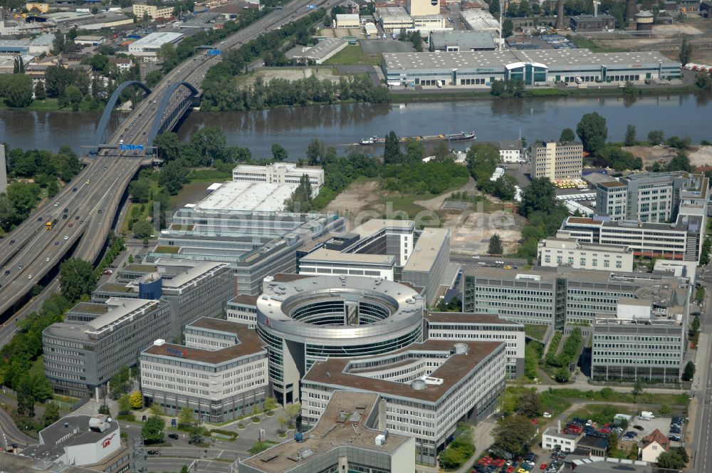 Offenbach am Main von oben - Bürogebaude des Geschaftshauses Omegahaus in Offenbach am Main im Bundesland Hessen, Deutschland