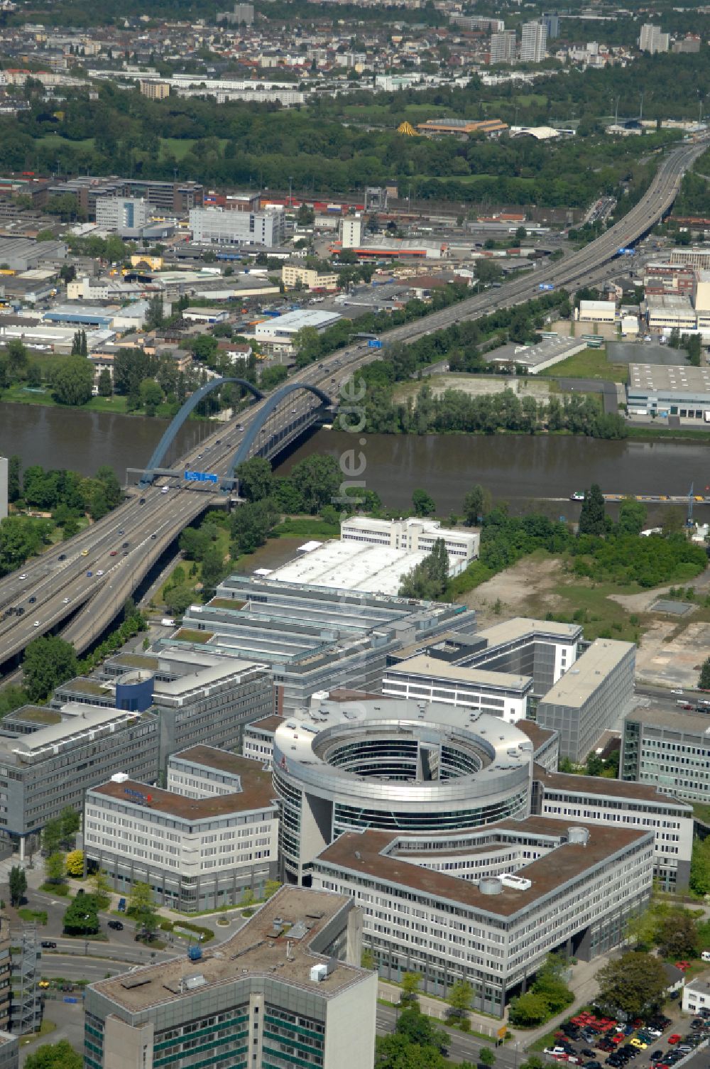 Offenbach am Main aus der Vogelperspektive: Bürogebaude des Geschaftshauses Omegahaus in Offenbach am Main im Bundesland Hessen, Deutschland