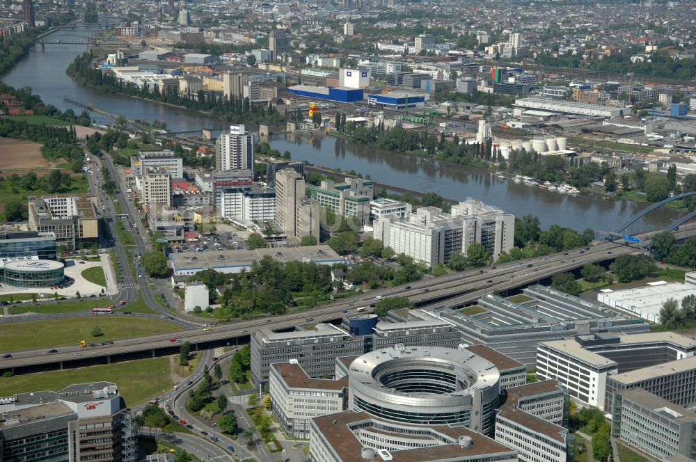 Offenbach am Main von oben - Bürogebaude des Geschaftshauses Omegahaus in Offenbach am Main im Bundesland Hessen, Deutschland