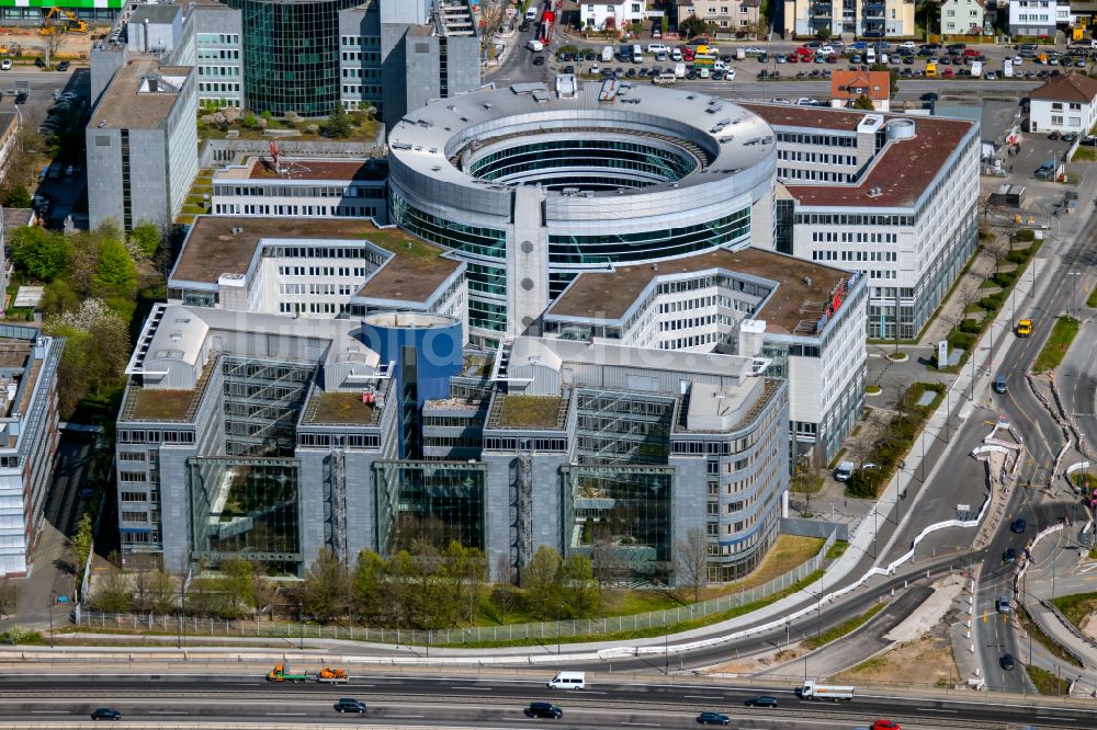 Offenbach am Main von oben - Bürogebaude des Geschaftshauses Omegahaus in Offenbach am Main im Bundesland Hessen, Deutschland