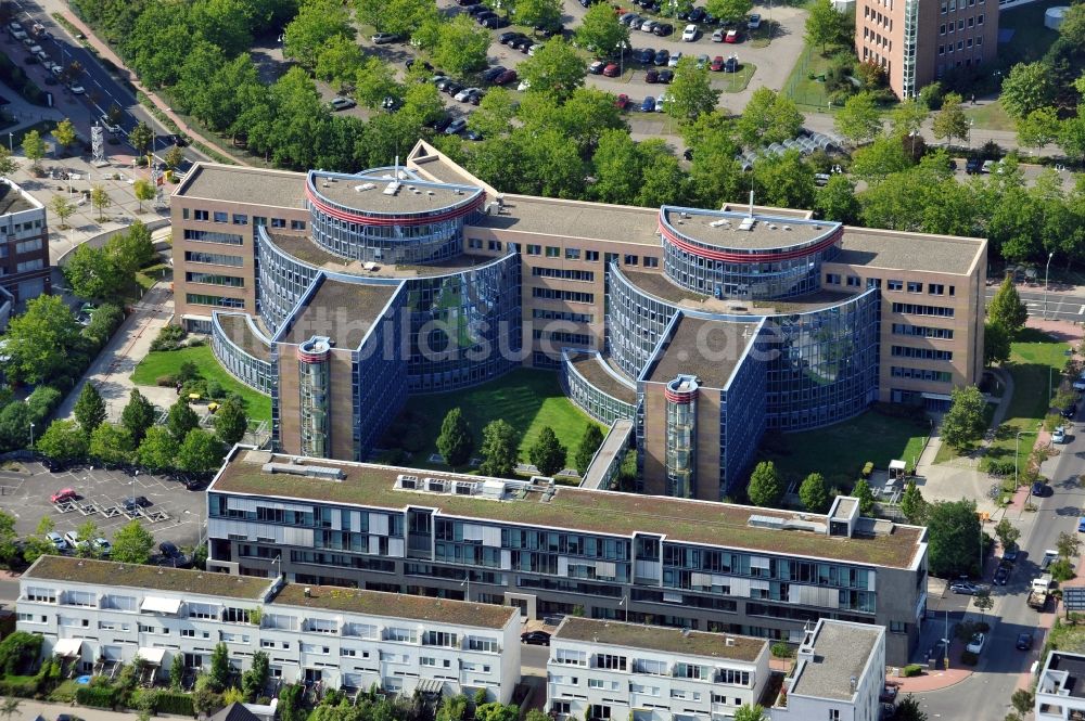 Frankfurt am Main aus der Vogelperspektive: Bürogebäude der ACE European Group Limited in Frankfurt am Main im Bundesland Hessen