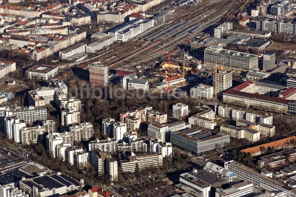 München von oben - Bürogebäude an der Balanstraße und St. Martinstraße in München im Bundesland Bayern