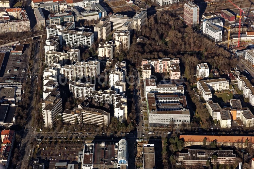 München aus der Vogelperspektive: Bürogebäude an der Balanstraße und St. Martinstraße in München im Bundesland Bayern