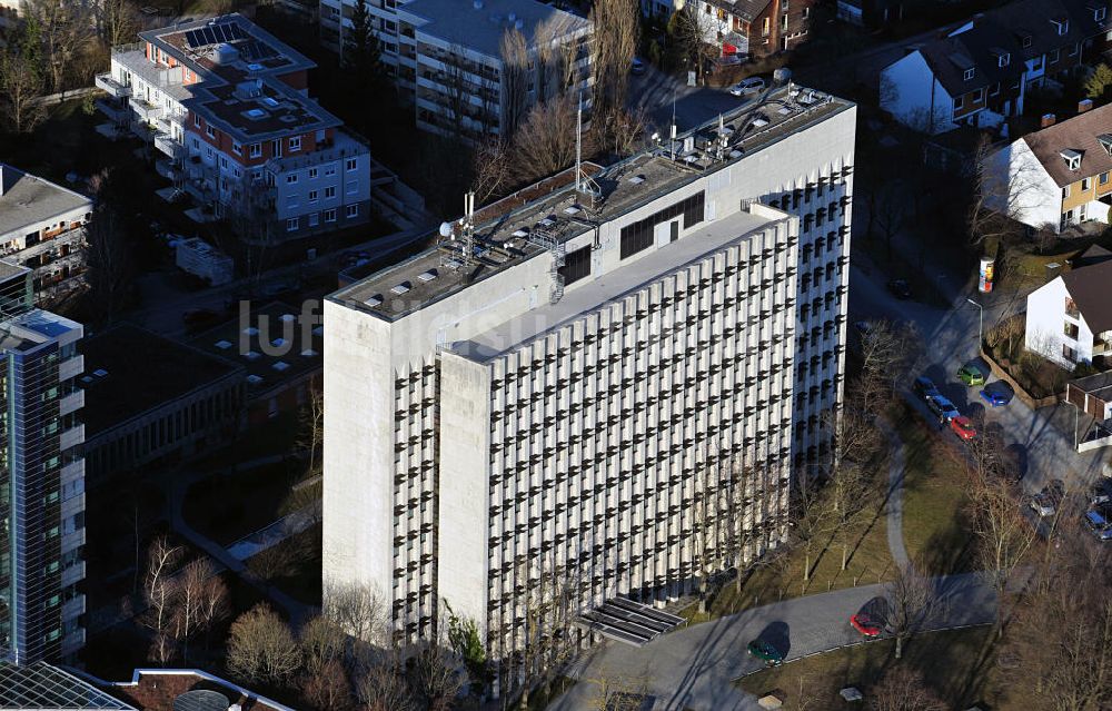 München von oben - Bürogebäude der BG Bau in München im Bundesland Bayern