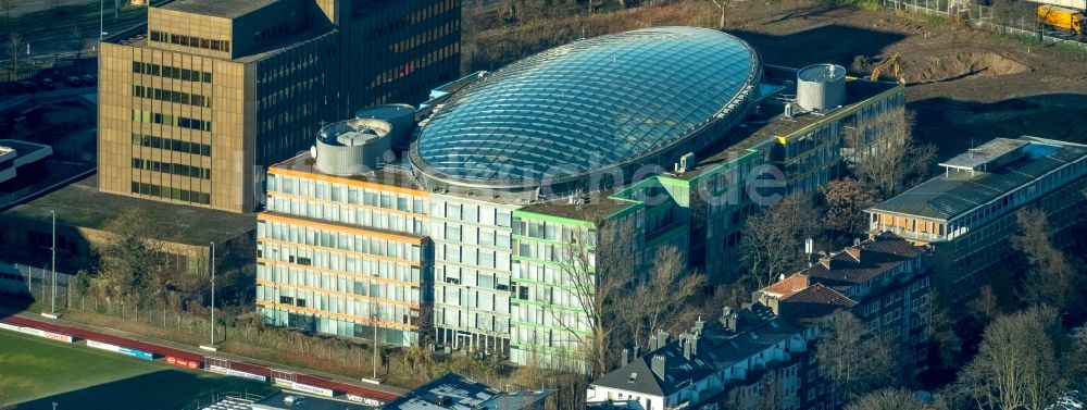 Düsseldorf von oben - Bürogebäude von Deloitte Deutschland an der Schwannstraße in Düsseldorf im Bundesland Nordrhein-Westfalen