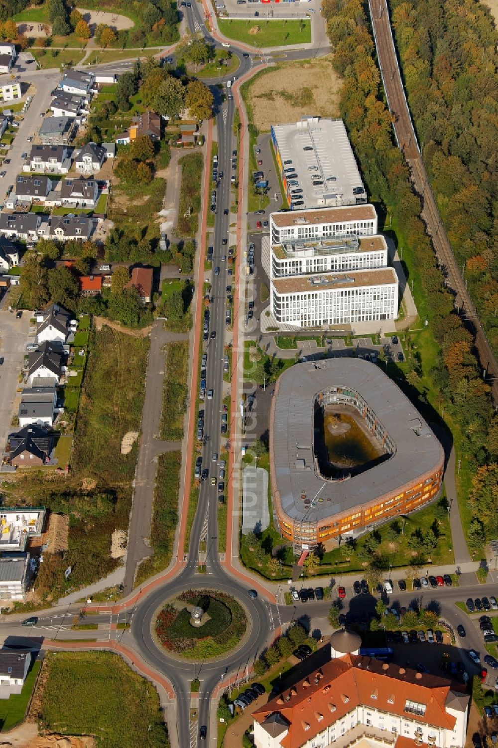 Duisburg von oben - Bürogebäude in Duisburg im Bundesland Nordrhein-Westfalen