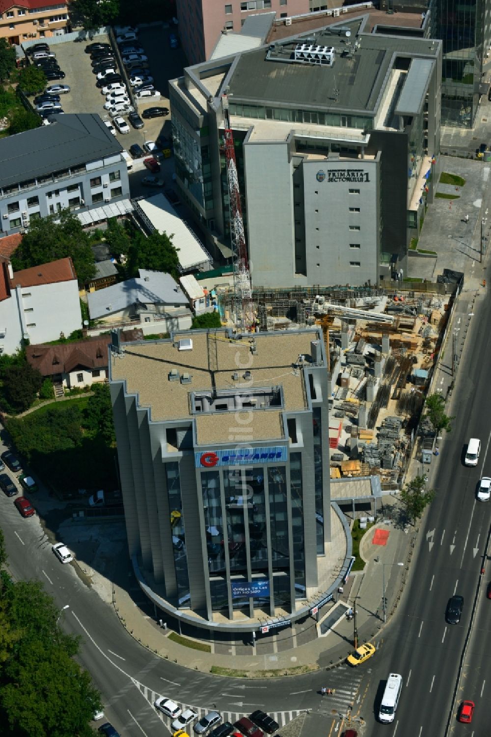 Bukarest aus der Vogelperspektive: Bürogebäude der Germanos Verwaltung an der Soseaua Bucuresti-Ploiestiin in Bukarest in Rumänien