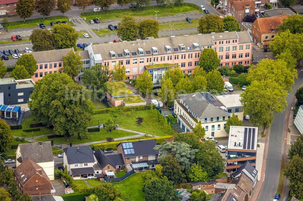 Luftaufnahme Ahlen - Bürogebäude des Geschäftshaus im Ortsteil Innenstadt in Ahlen im Bundesland Nordrhein-Westfalen, Deutschland