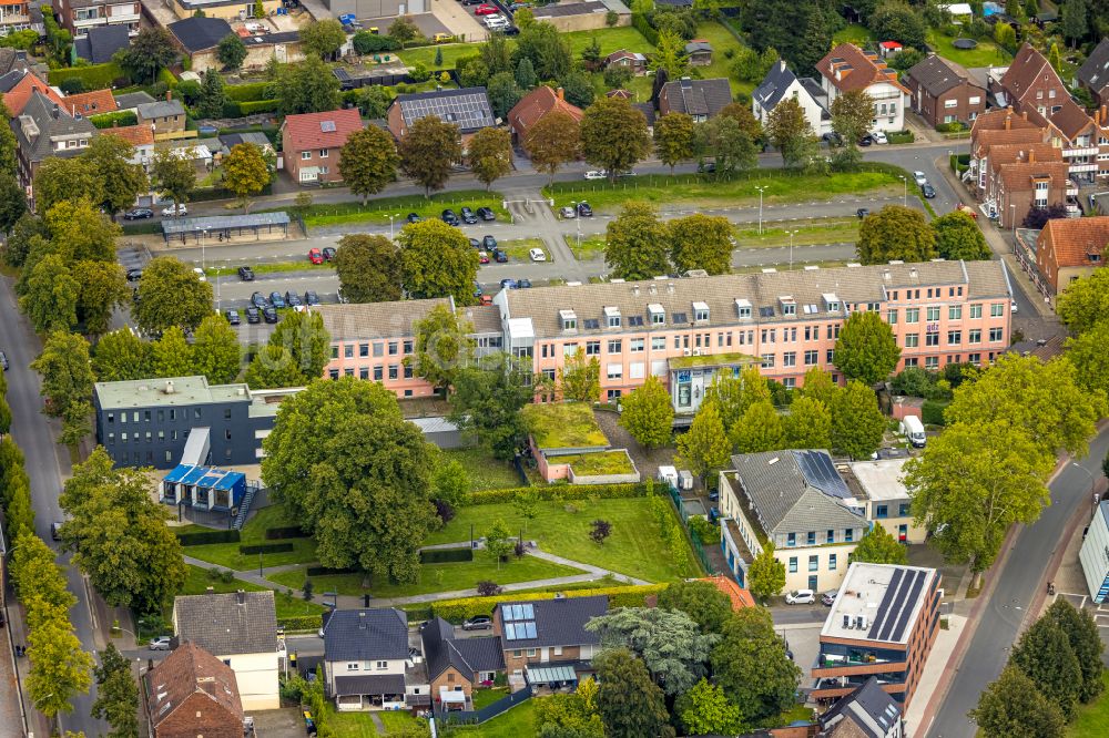 Ahlen von oben - Bürogebäude des Geschäftshaus im Ortsteil Innenstadt in Ahlen im Bundesland Nordrhein-Westfalen, Deutschland