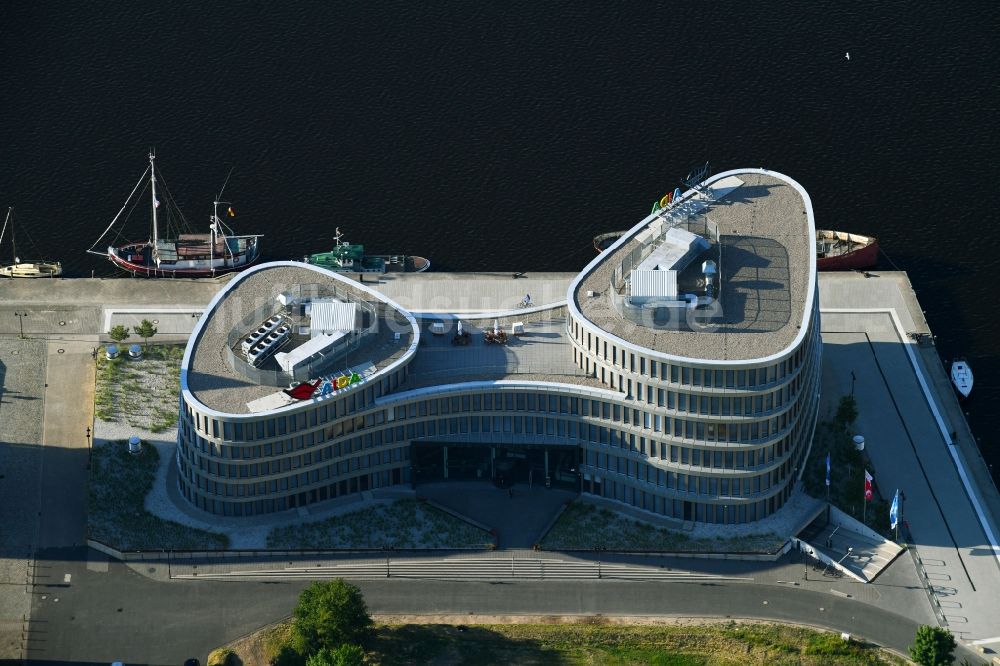 Rostock aus der Vogelperspektive: Bürogebäude des Geschäftshauses Aida Home der AIDA Cruises - German Branch of Costa Crociere S.p.A. in Rostock im Bundesland Mecklenburg-Vorpommern, Deutschland