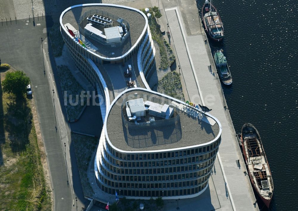 Luftbild Rostock - Bürogebäude des Geschäftshauses Aida Home der AIDA Cruises - German Branch of Costa Crociere S.p.A. in Rostock im Bundesland Mecklenburg-Vorpommern, Deutschland