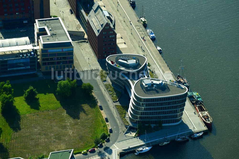 Rostock aus der Vogelperspektive: Bürogebäude des Geschäftshauses Aida Home der AIDA Cruises - German Branch of Costa Crociere S.p.A. in Rostock im Bundesland Mecklenburg-Vorpommern, Deutschland