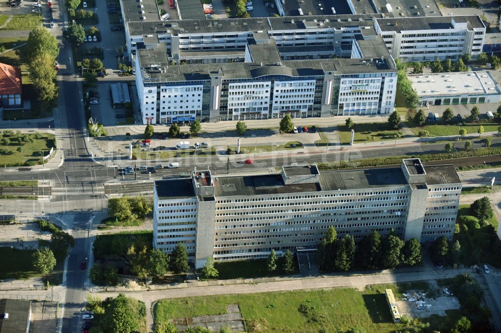 Berlin von oben - Bürogebäude des Geschäftshauses Allee der Kosmonauten im Stadtteil Marzahn in Berlin