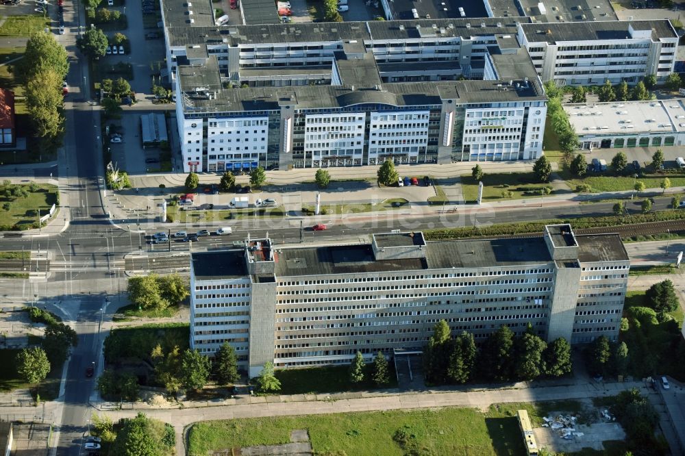 Berlin aus der Vogelperspektive: Bürogebäude des Geschäftshauses Allee der Kosmonauten im Stadtteil Marzahn in Berlin