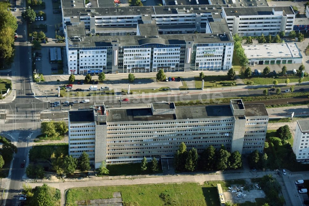 Luftbild Berlin - Bürogebäude des Geschäftshauses Allee der Kosmonauten im Stadtteil Marzahn in Berlin