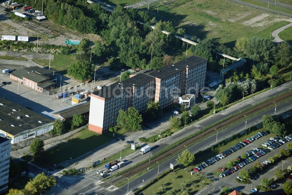 Berlin von oben - Bürogebäude des Geschäftshauses Allee der Kosmonauten im Stadtteil Marzahn in Berlin