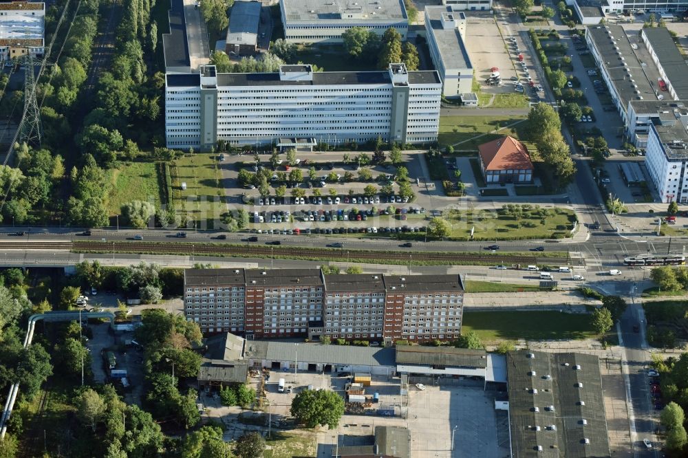 Luftaufnahme Berlin - Bürogebäude des Geschäftshauses Allee der Kosmonauten im Stadtteil Marzahn in Berlin