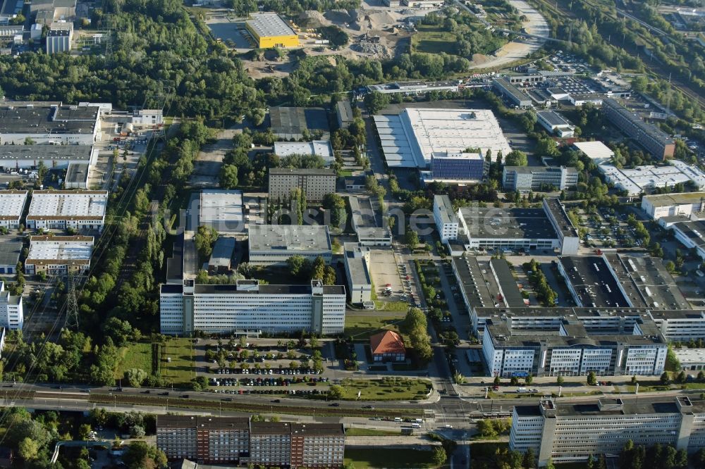 Berlin von oben - Bürogebäude des Geschäftshauses Allee der Kosmonauten im Stadtteil Marzahn in Berlin