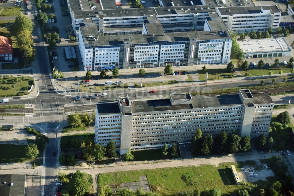 Berlin aus der Vogelperspektive: Bürogebäude des Geschäftshauses Allee der Kosmonauten im Stadtteil Marzahn in Berlin