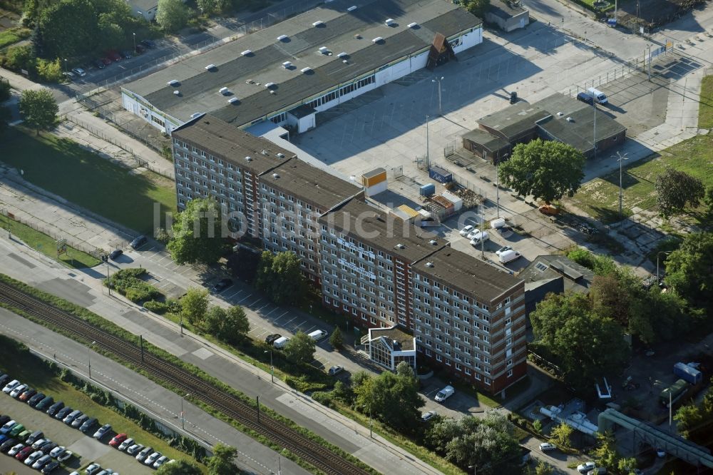 Berlin von oben - Bürogebäude des Geschäftshauses Allee der Kosmonauten im Stadtteil Marzahn in Berlin