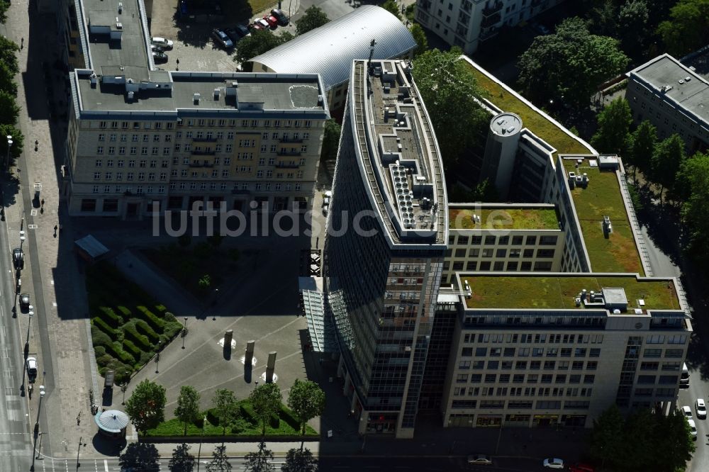 Berlin von oben - Bürogebäude des Geschäftshauses der Allianz Real Estate Germany GmbH in der Karl-Marx-Allee in Berlin, Deutschland