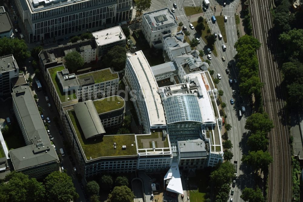 Hamburg von oben - Bürogebäude des Geschäftshauses Alsterglacis - Siegfried-Wedells-Platz im Stadtteil Rotherbaum in Hamburg