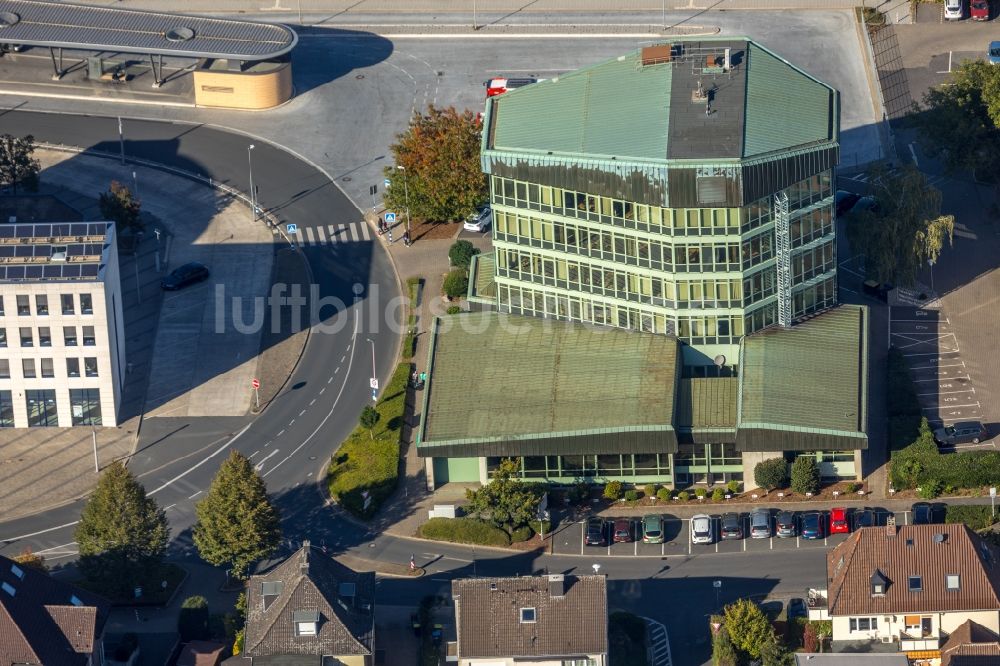 Unna aus der Vogelperspektive: Bürogebäude des Geschäftshauses der AOK rechts und links das Jobcenter Unna in Unna im Bundesland Nordrhein-Westfalen, Deutschland