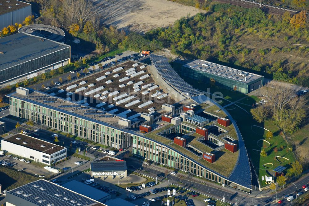 Berlin aus der Vogelperspektive: Bürogebäude des Geschäftshauses der Atos Information Technology GmbH Am Studio im Ortsteil Adlershof in Berlin, Deutschland