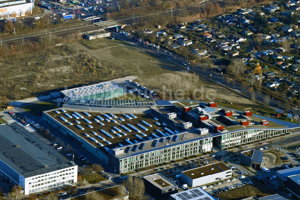 Berlin aus der Vogelperspektive: Bürogebäude des Geschäftshauses der Atos Information Technology GmbH Am Studio im Ortsteil Adlershof in Berlin, Deutschland